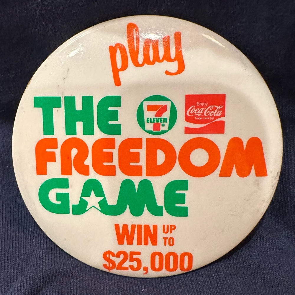 Rare Vintage 7-Eleven Button